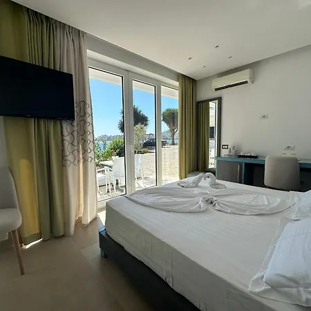 Delfini Sarandë