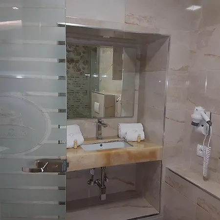 Delfini Hotel Sarandë